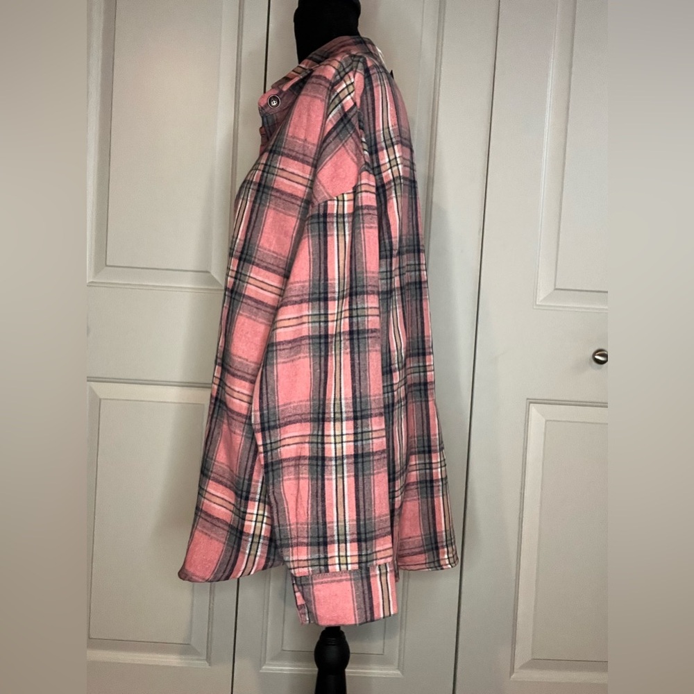 NWT Plaid Flannel Buttondown Shirt, Pink, Size Medium - Picture 11 of 12